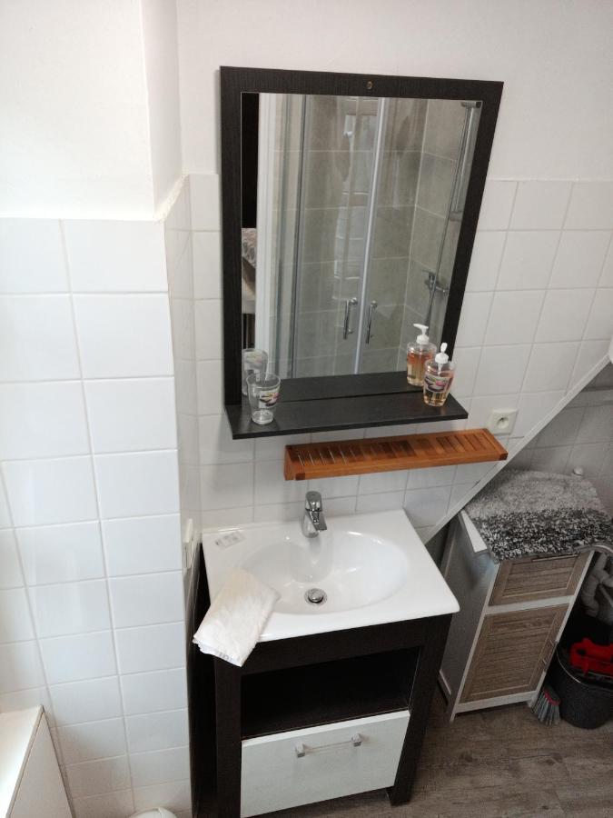 Becker Apartment Dinan Luaran gambar